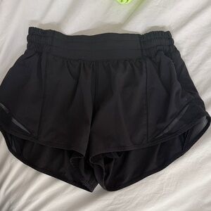 Lululemon Hotty Hot Low-Rise lined Shorts, size 4